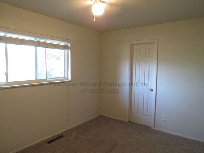 Building Photo - Charming 5 Bedroom House in Central Colora...