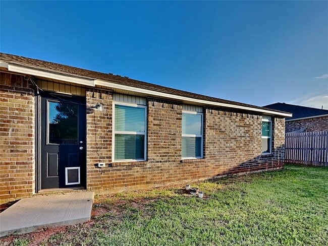Building Photo - 2033 W Hunters Springs Way
