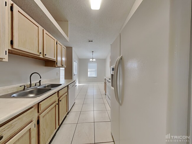 Building Photo - 8824 Fieldside Ct