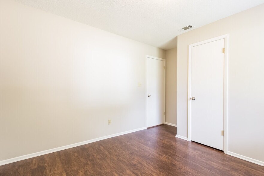 Building Photo - 234 Oak Rd