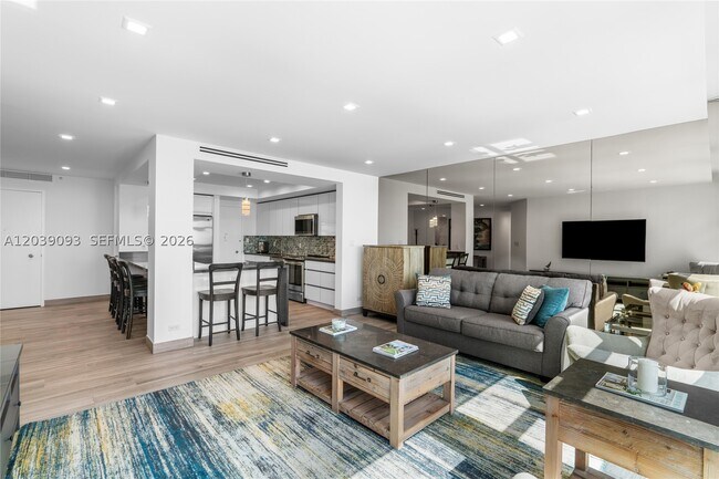 Building Photo - 5055 Collins Ave