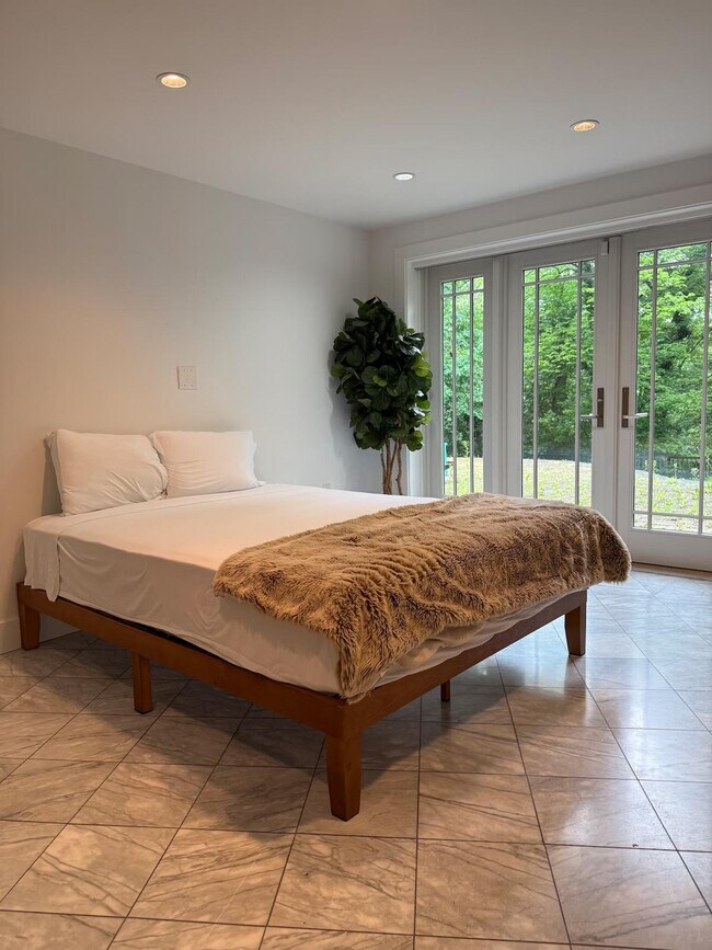 Building Photo - 2720 N Fillmore St