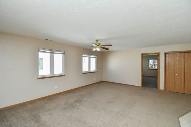 Building Photo - 1420 E Redwood Blvd