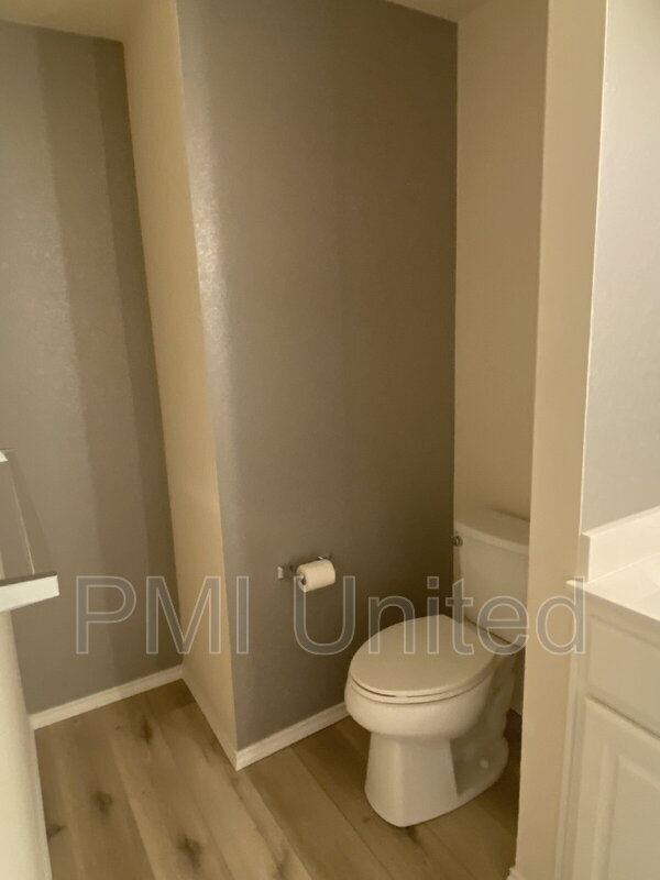 Building Photo - 3805 Oceanview Dr
