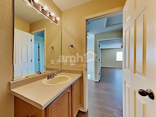 Building Photo - 4995 Fundy St