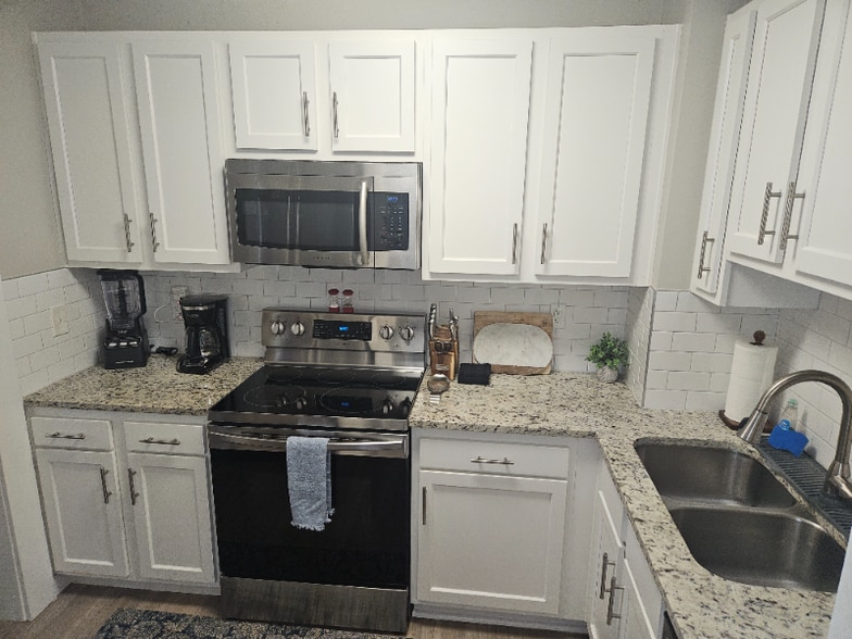 Building Photo - 4364 Bethwood Cir