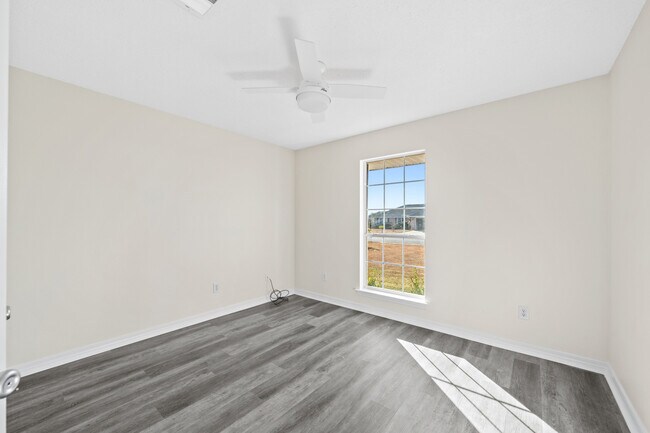 Building Photo - 2520 E Ashford Park Dr