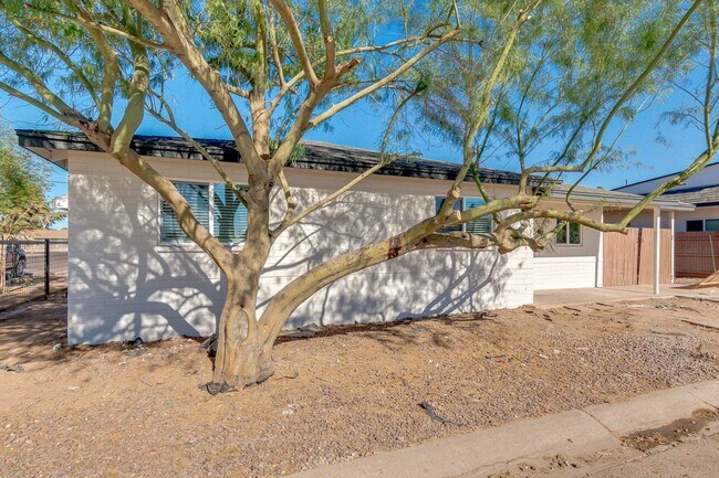 Building Photo - 4129 N 33rd Dr