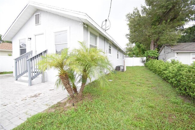 Building Photo - 221 E Cypress St