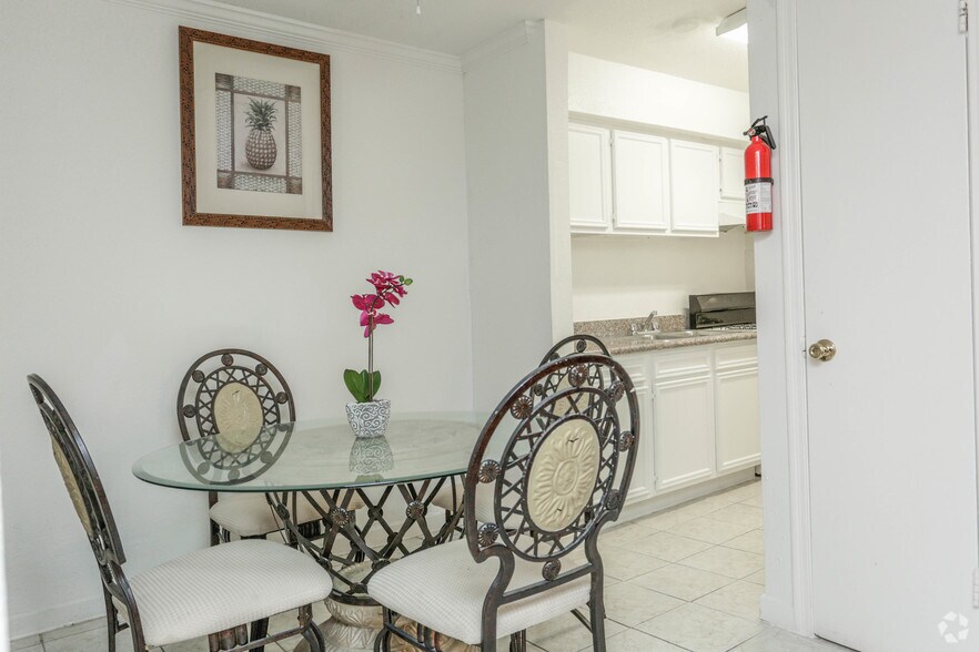 Interior Photo - Falls of Westpark