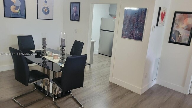 Building Photo - 4158 Inverrary Dr