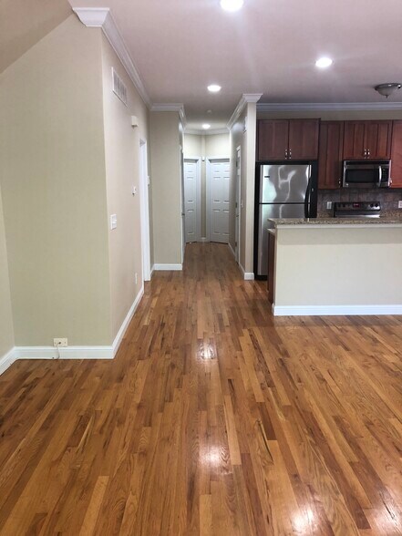 Building Photo - 7338 Amherst Ave