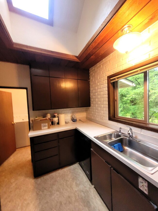 Building Photo - Cabin Style Home, 2 Bedroom - Bellingham, Toledo St