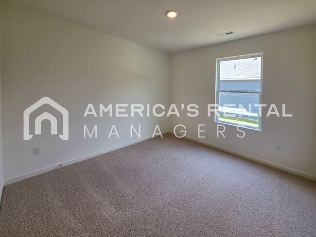 Building Photo - 556 Saddlewood Bnd