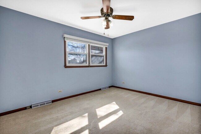 Building Photo - 9230 N Callero Dr