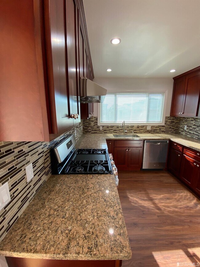 Building Photo - 67 Parkwood Dr