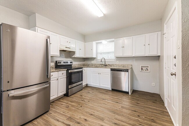 Building Photo - 3 BR/1BA | Newly Renovated Single Family Home | 1-Car Garage Parking | Gated backyard