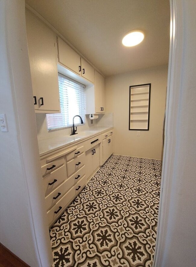 Building Photo - Charming 1 Bedroom in Kensington
