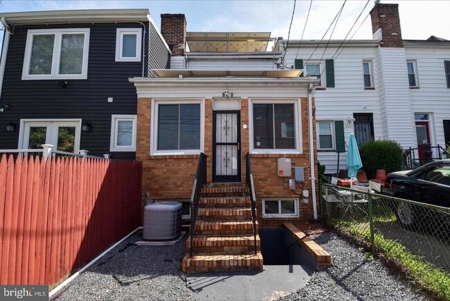 Building Photo - 204 34th St NE