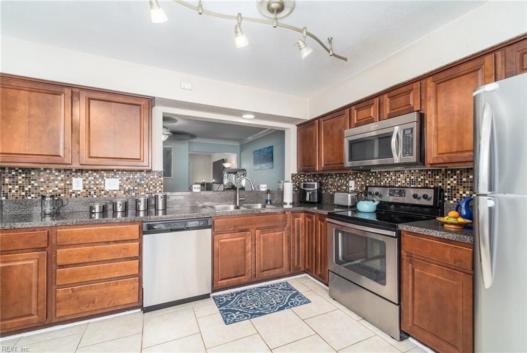 Kitchen - 662 Biltmore Dr