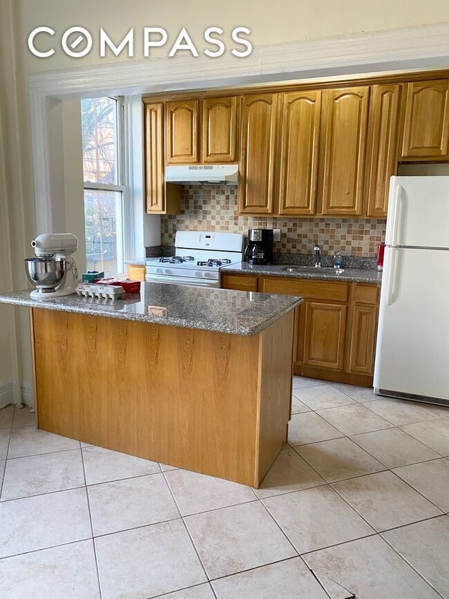 Building Photo - 23 St Marks Ave