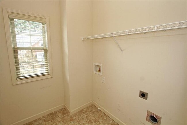 Building Photo - 7605 Lowery Oak Dr