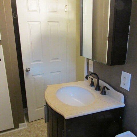 Building Photo - Private Entry Duplex Near Lake St Clair