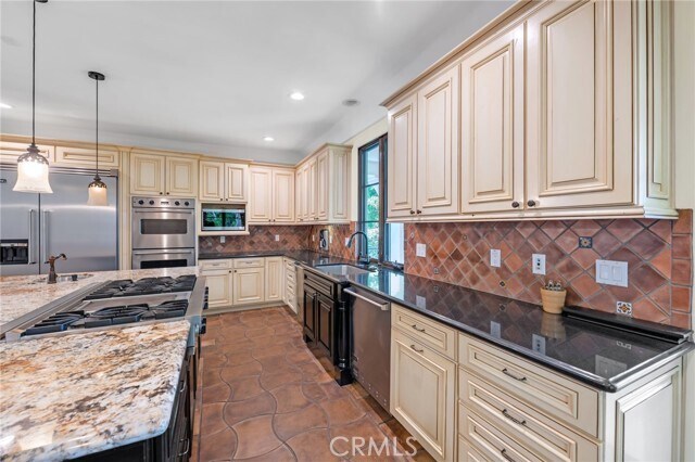 Building Photo - 221 Vía Alameda