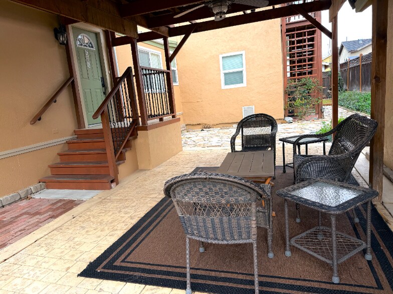 Building Photo - 220 E Home St