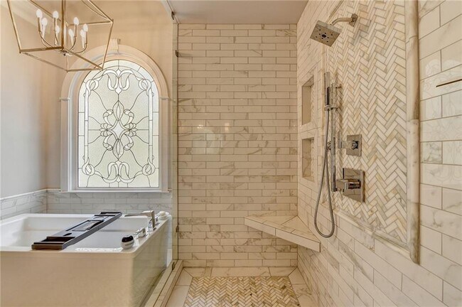 Building Photo - 6745 Laurel Oak Dr