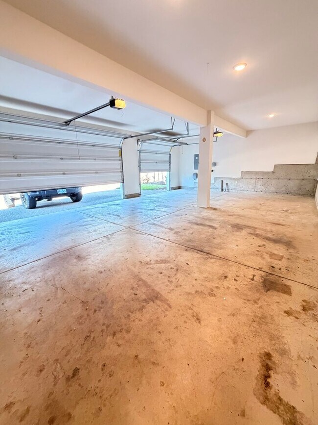 Building Photo - 3481 Snowberry Rd