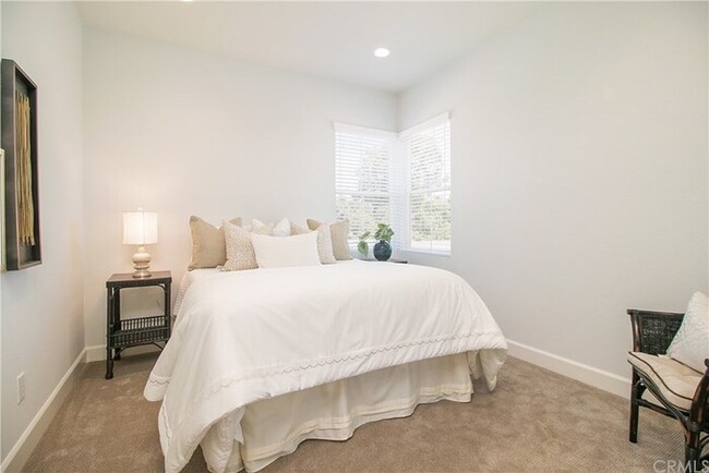 Building Photo - Modern Two-Story Home with Private Backyar...