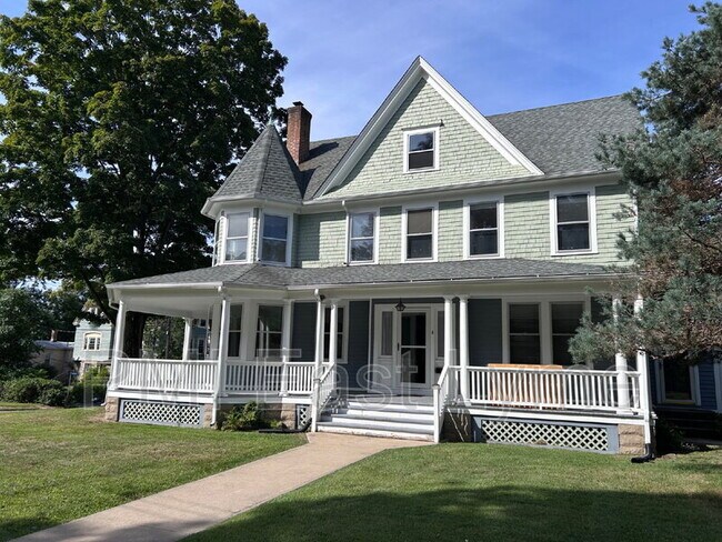 Primary Photo - 4 Goldberg Ave