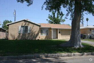 Building Photo - CUTE 3+1 South Bakersfield 93304 $1700