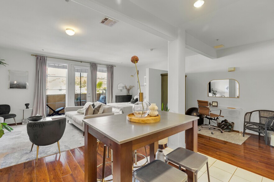 Building Photo - 360 W Ave 26 Ave