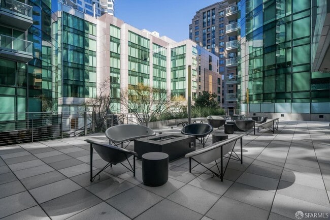 Building Photo - 301 Main St