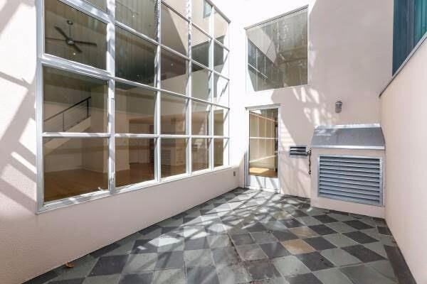 Building Photo - 520 6th St