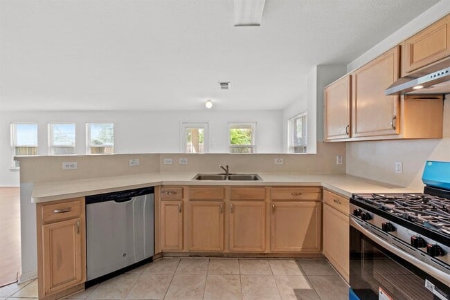 Building Photo - 3031 Lexington Lake Dr
