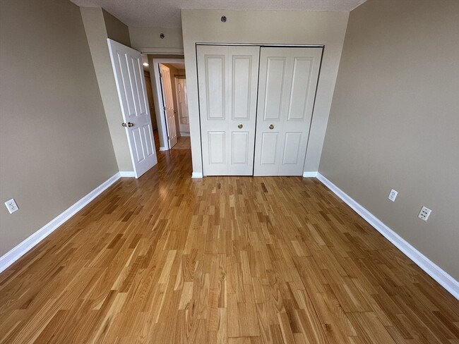 Building Photo - 10 Museum Way