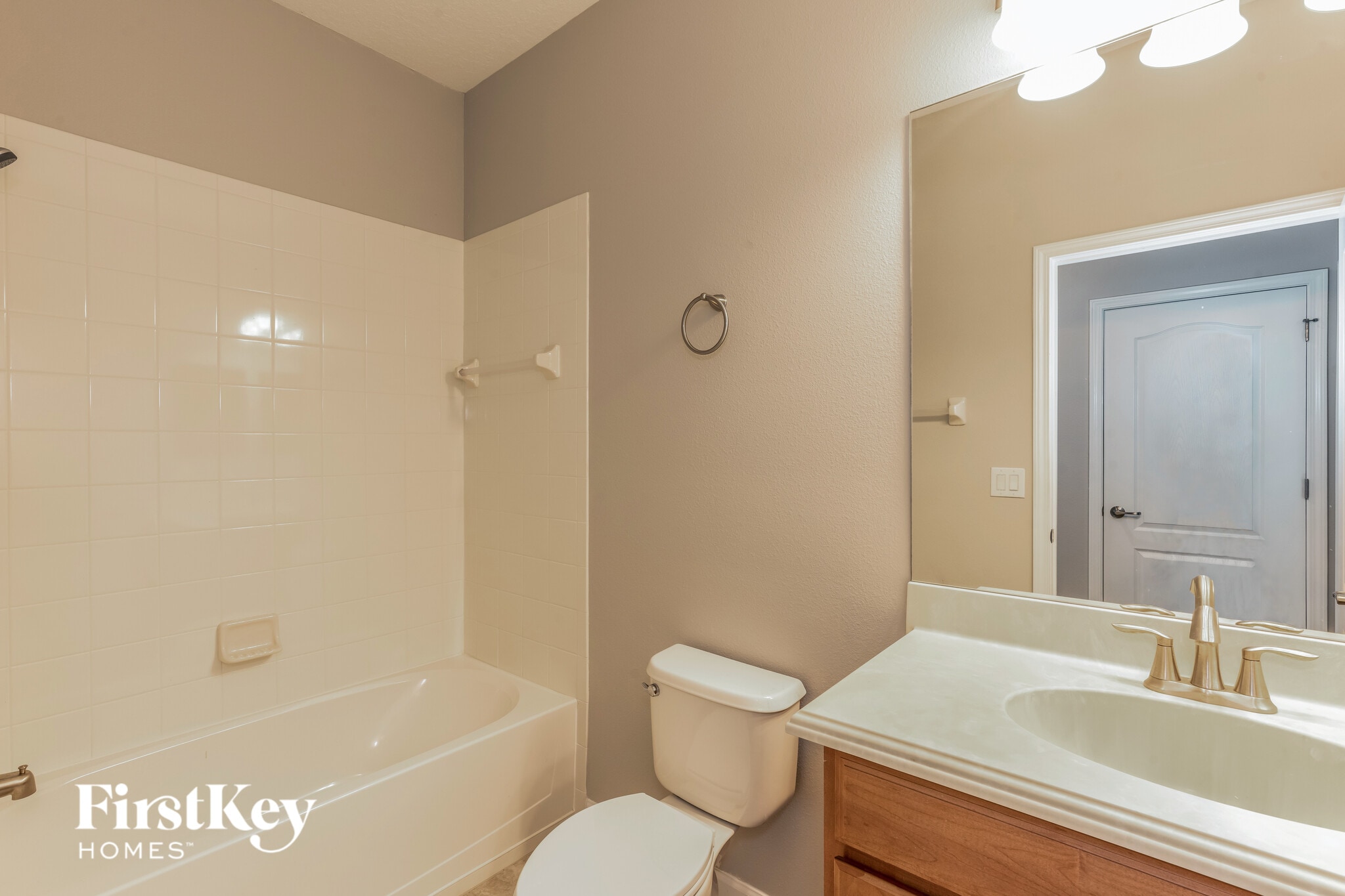 Building Photo - 20241 Merry Oak Ave