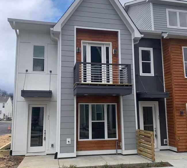 Primary Photo - Spacious Townhome w/garage