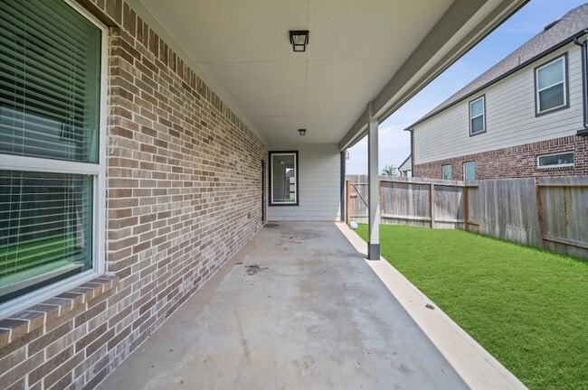 Building Photo - 144 Shining Pt Dr