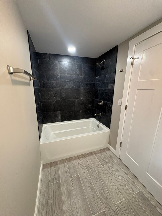 Building Photo - Historic Charm Meets Modern Living – Steps from Downtown Bristol!