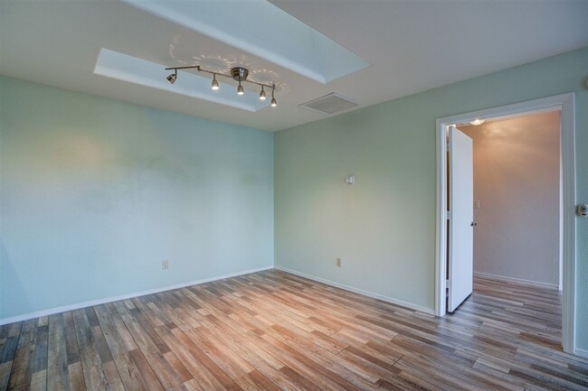 Building Photo - 2 bedroom, 2 bathroom Condo for rent in Mo...