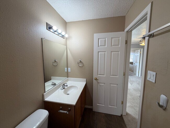 Building Photo - 4 Bedroom Home Available Near McMahon Blvd NW & Universe Blvd NW!
