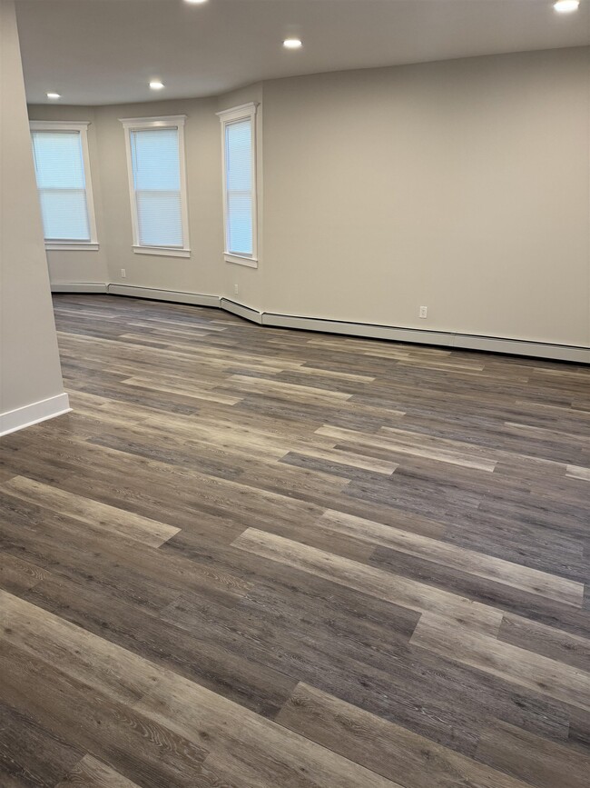 Building Photo - 655 Avenue C