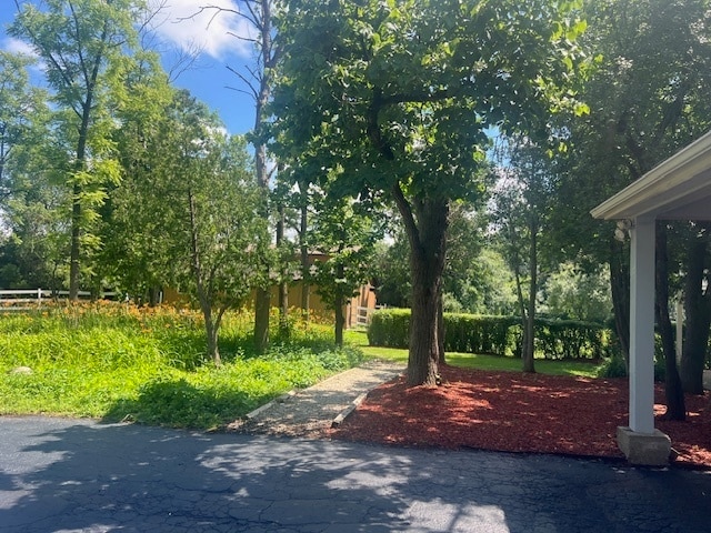 Building Photo - 14935 W Old School Rd