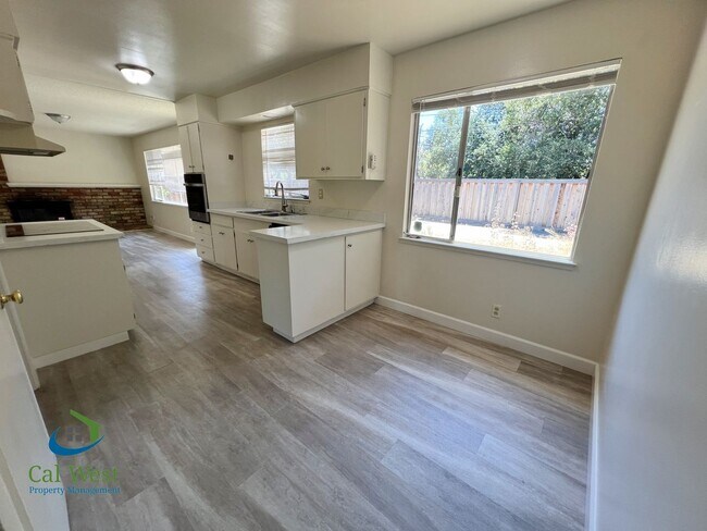 Building Photo - 10600 E Estates Dr