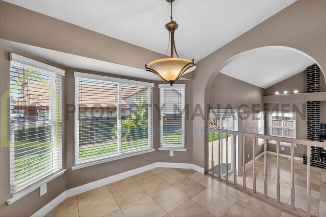 Building Photo - Spacious 3-Bedroom, 3-Bath Home Available