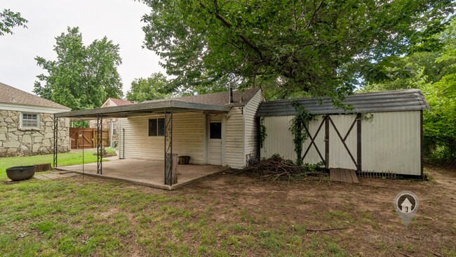 Building Photo - Charming & Cozy Living